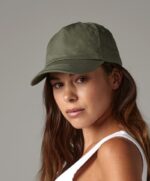 unisex 5-panelová šiltovka Beechfield B10 bordová na modelovi