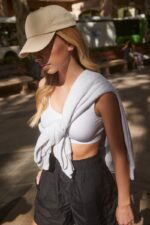 unisex 5-panelová šiltovka Beechfield B10 bordová na modelovi